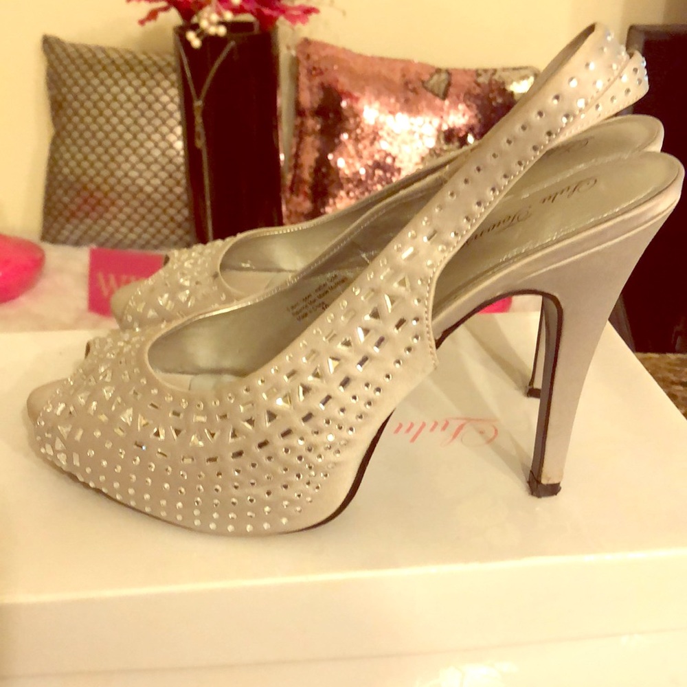Size 10 silver studded sling back open toe heels😍